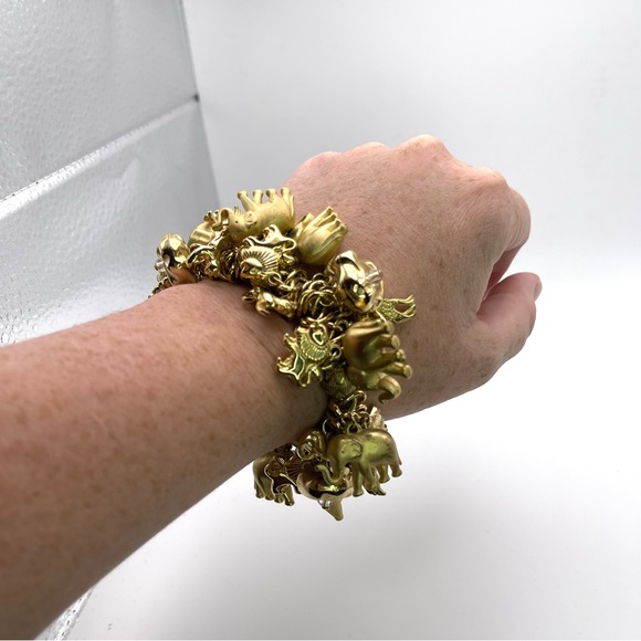 Jungle Safari Animal Elephant Lion Giraffe Gold Colored Charm Bracelet | B094 - Picture 4 of 4